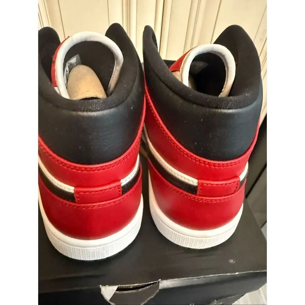 Air Jordan 1 Mid Men's Chicago Toe Athletic Sneaker Shoes Multicolor Size 8.5